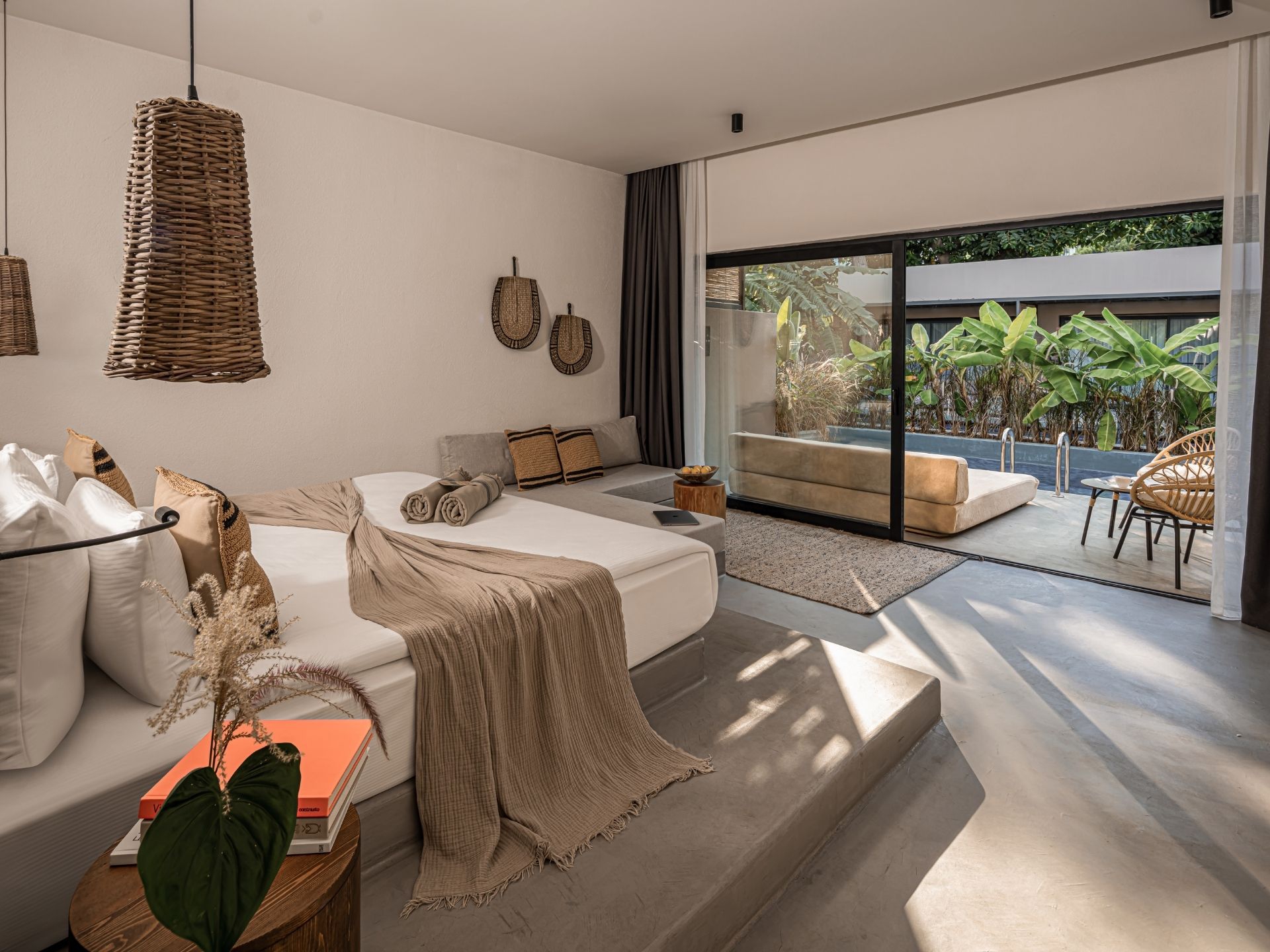 Balmy Garden Swim Up Room